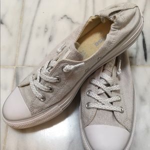 Light grey Converse Shoreline Women’s Sneaker